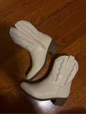 Madden NYC Little Girl & Big Girl Fashion Cowgirl Boot